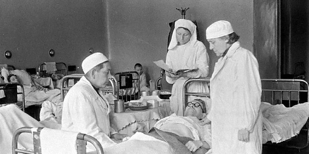 Врачи у постели больного черной оспой. 