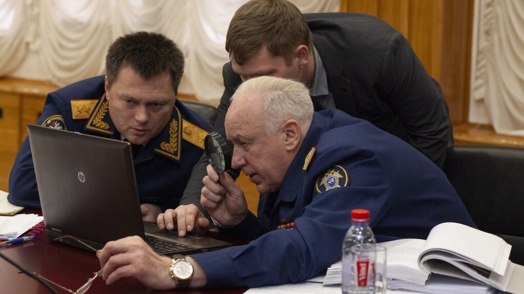 Глава Следственного комитета Александр Бастрыкин изучает, какие гадости пишет про его ведомство интернет 