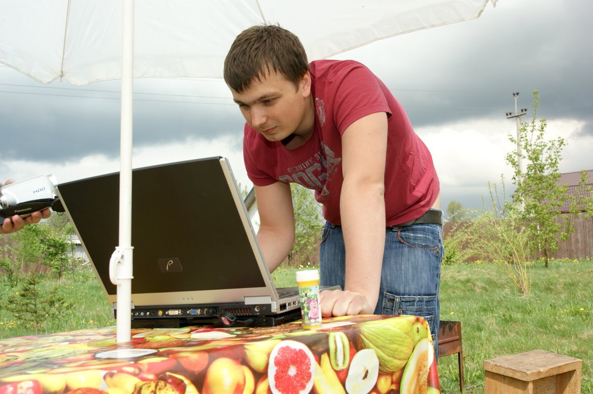 Репитер сотовой связи и интернета для дачи. Интернет за городом. Беспроводной интернет на дачу. Высокоскоростной интернет на дачу. Монтаж интернета на даче.