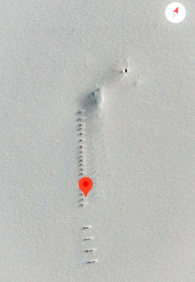 Ряд неопознанных объектов  