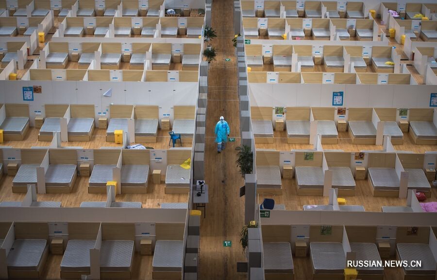 Временная больница, которая справилась с наплывом пациентов Covid-19, закрыта в Ухане 11 марта 2020 года, поскольку она больше не требуется 