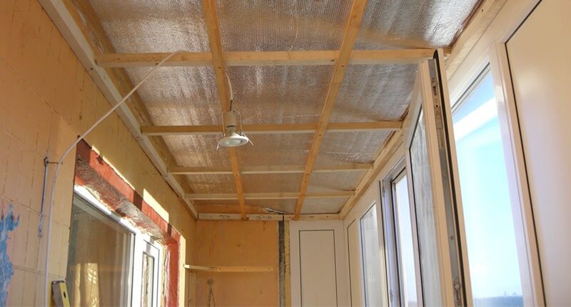 Как закрепить панели ПВХ на потолке и обшивка балкона своими руками