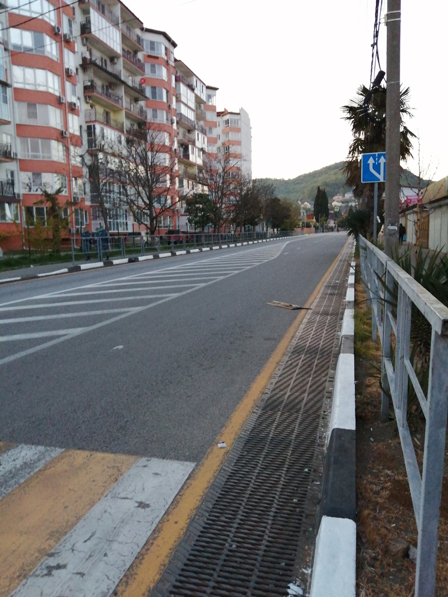 Иду за справкой. Я - легенда! 😷 Сейчас встречу зомби. 