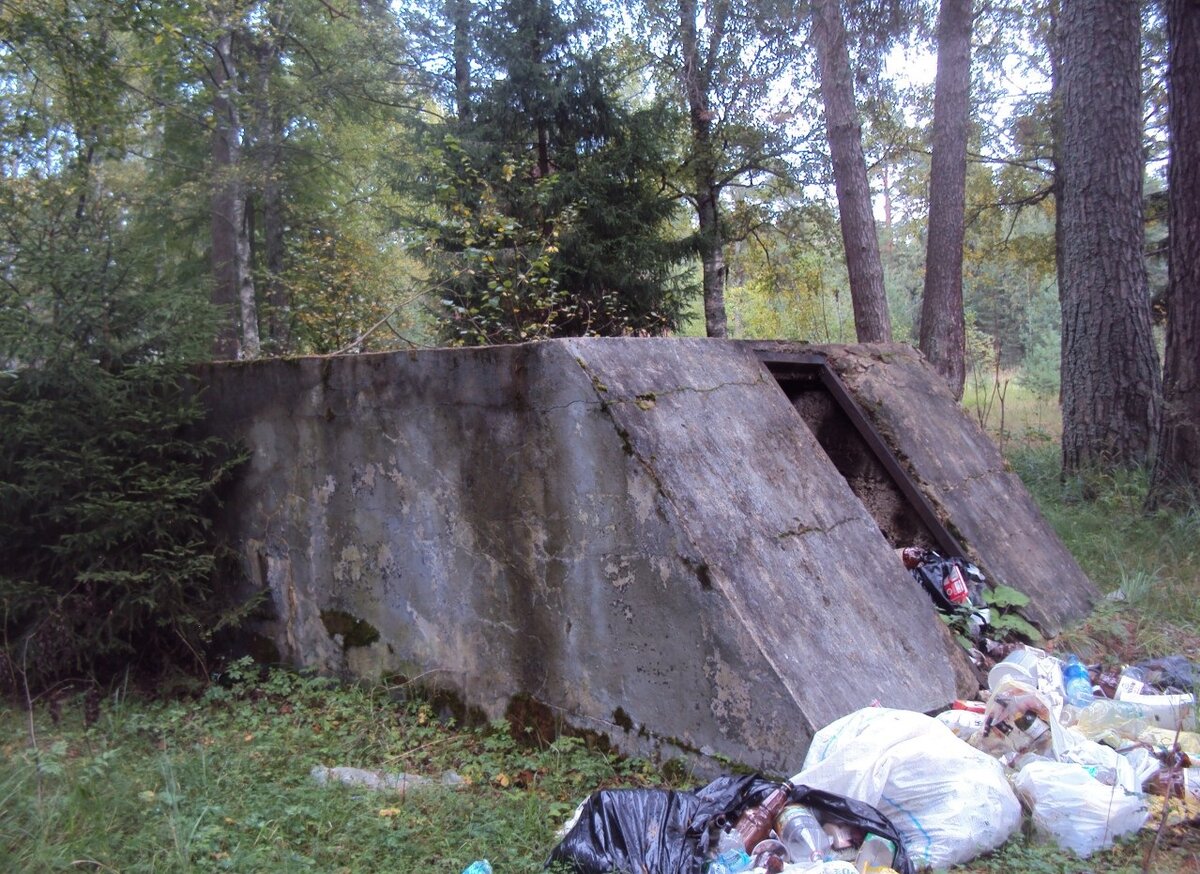 На этом постаменте стояла пушка.