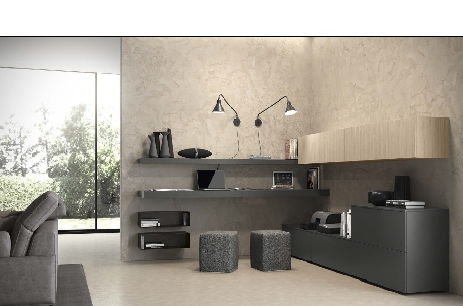 Здесь за одним столом организованы автономные эргономичные рабочие места. Грамотно расположенные бра освещают рабочие зоны и берегут зрение.