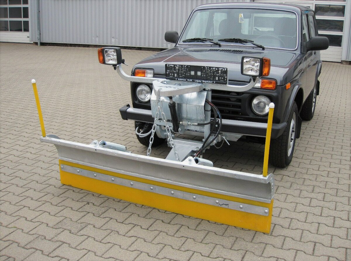 Вот такой вот интересный экземпляр со съёмным ковшом. 