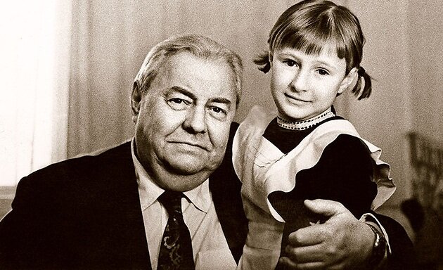 Екатерина с дедом А.В.Софроновым. Фото из открытых источников