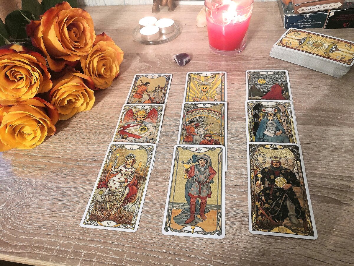 Golden Art nouveau Tarot