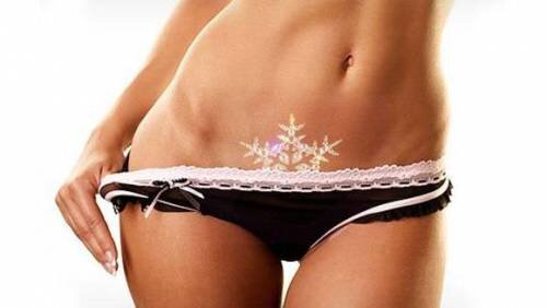 
Существует и четвертый вид восковой эпиляции, который называется бикини-дизайн. Его суть состоит в том, что волоски в области бикини удаляются не полностью, а в конкретных местах и могут образовывать определенный рисунок