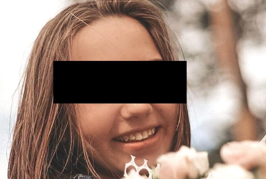 Вся жизнь 15-летней школьницы была впереди. Жители Арзамаса винят в гибели ребенка местные власти, которые не снесли строения, и при этом не закрыли опасную территорию.