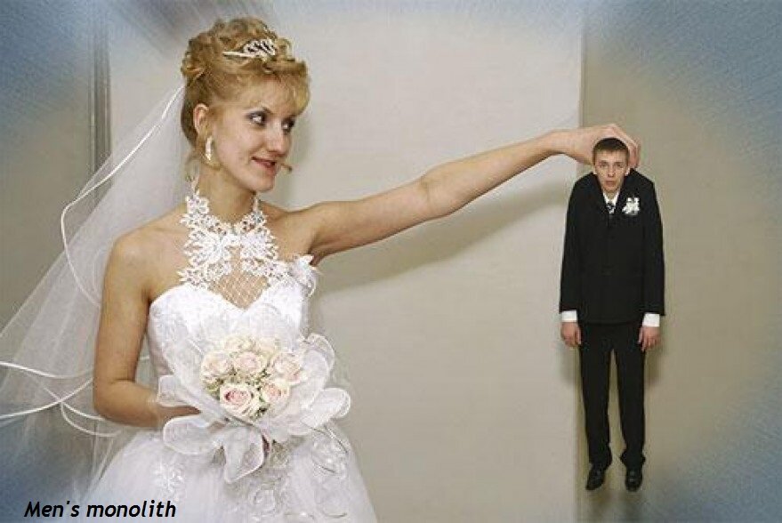 Сейчас прямо тренд какой-то делать свадебные фото, где жена принижает, глумится над мужем.