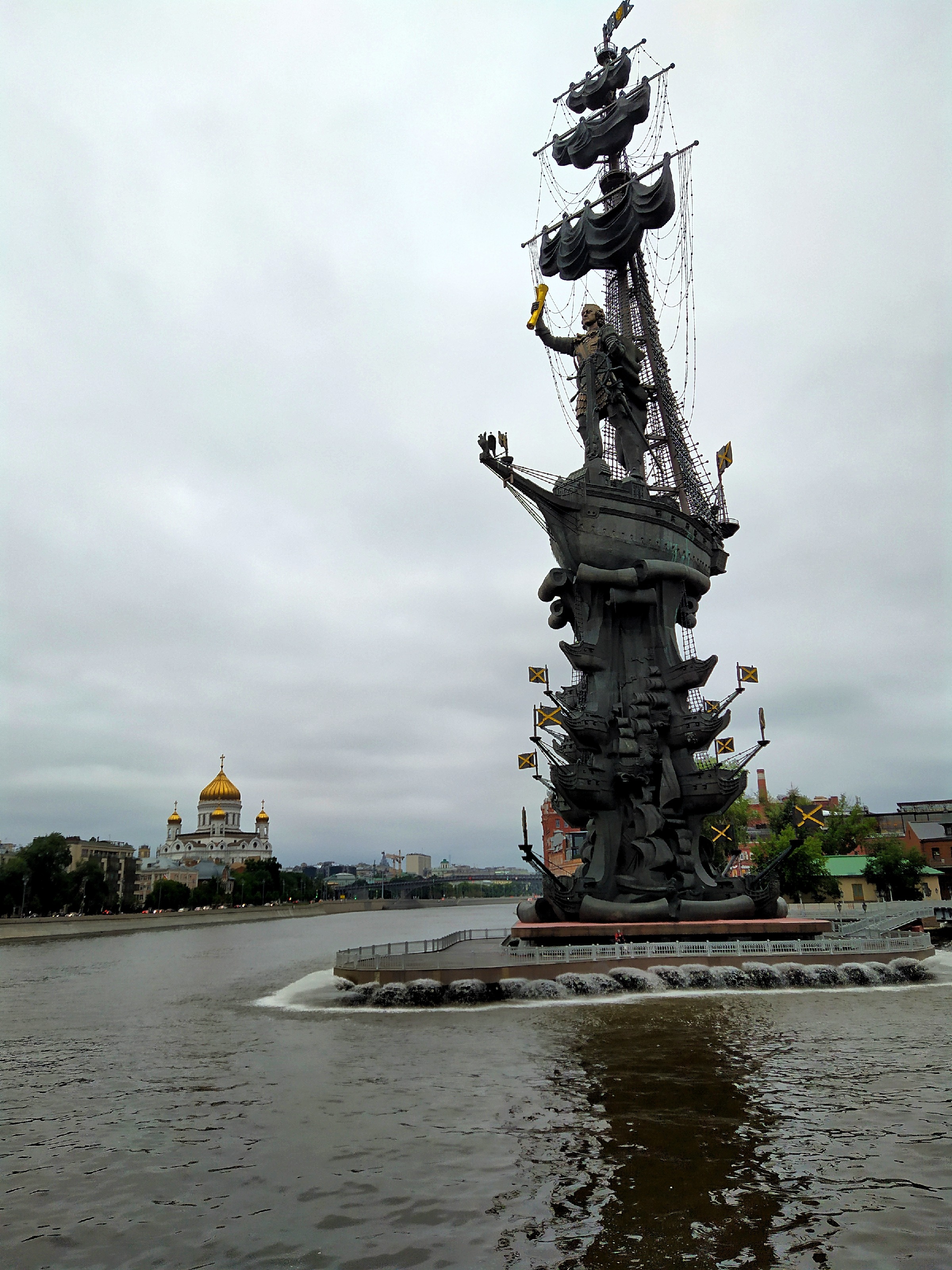 Высокие памятники москвы