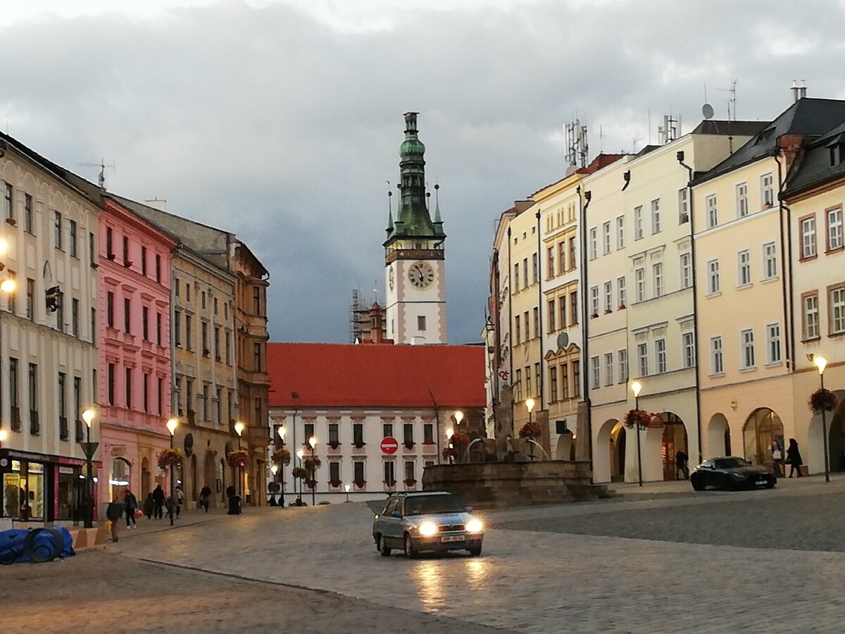 Нижняя площадь вечером (фото из личного архива)