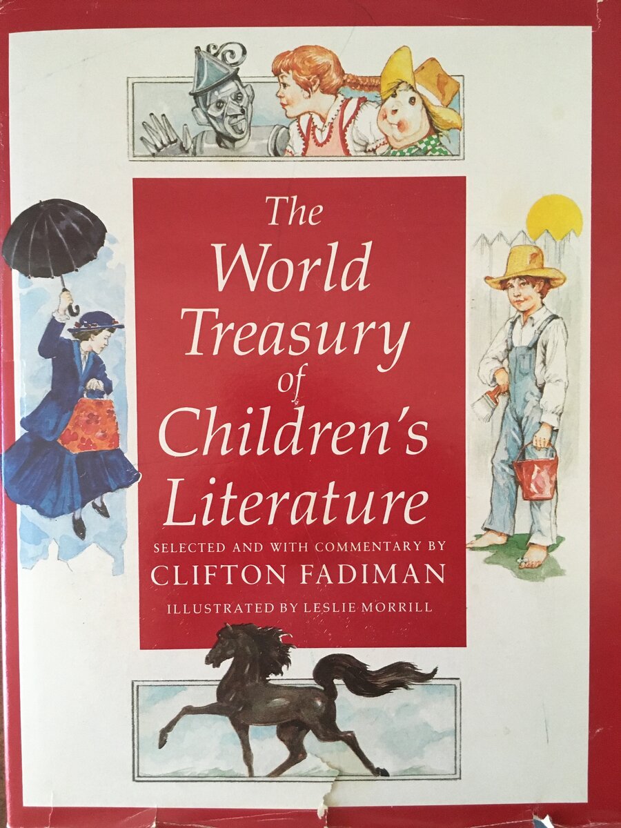 А по обложке и не скажешь. Слева Мэри Поппинс. Наверху герои из "Волшебника страны Оз". Справа Том Сойер. Приличная компания, которая вписалась даже в Советском Союзе. Скриншот автора. 