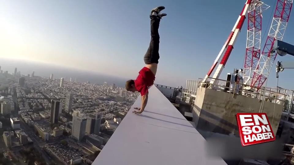 Да... Лучше когда наклон тела в сторону криши дома.