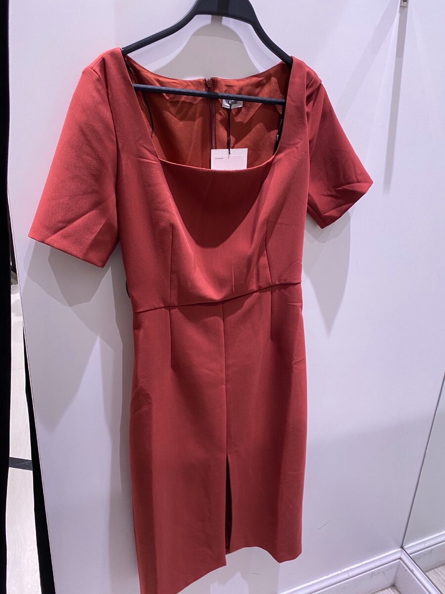 Фото автора (платье - футляр Lime, цена 1299 руб)