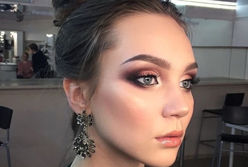 5 приемов макияжа, которые зрительно делают лицо стройнее