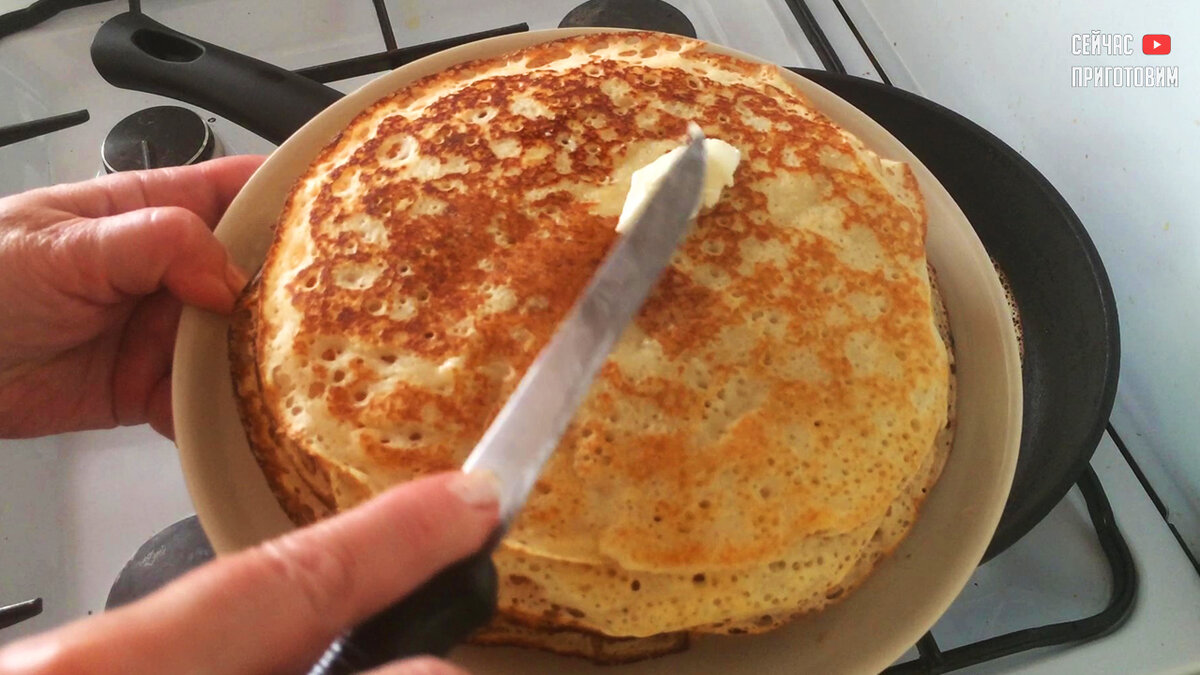 Блины у меня получаются всегда с дырочками, даже без молока: всё дело в  тесте, делюсь рецептом | Сейчас Приготовим! | Дзен