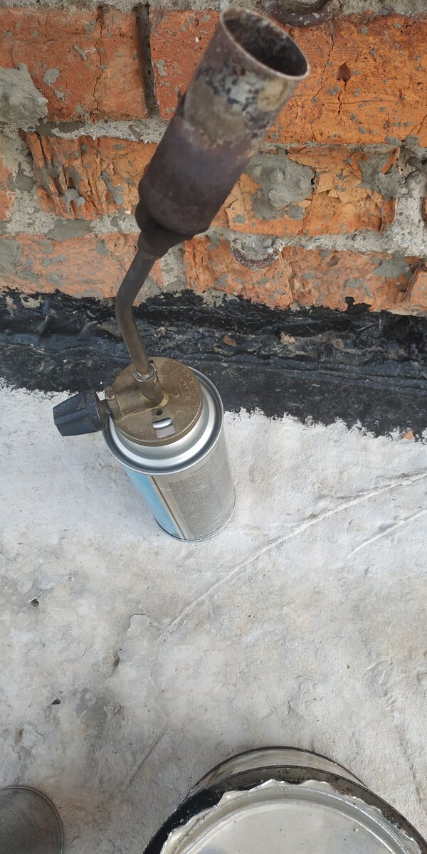 Горелка для разогрева банки с мастикой 