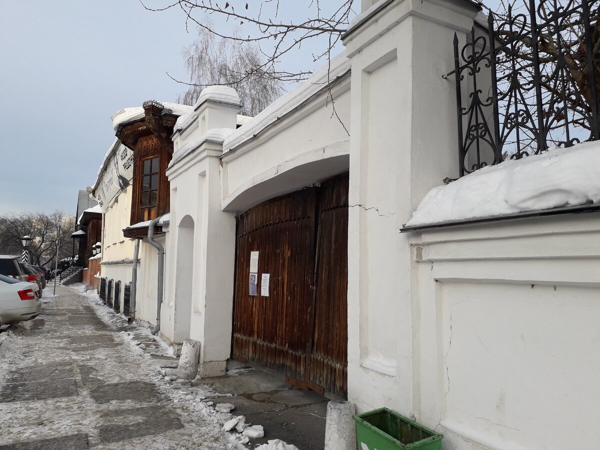 Улица Пролетарская, на которой находятся 3 музея из 5 плюс Камерный театр. Фото автора.