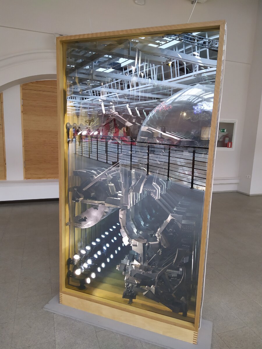 Это тоже экспонат