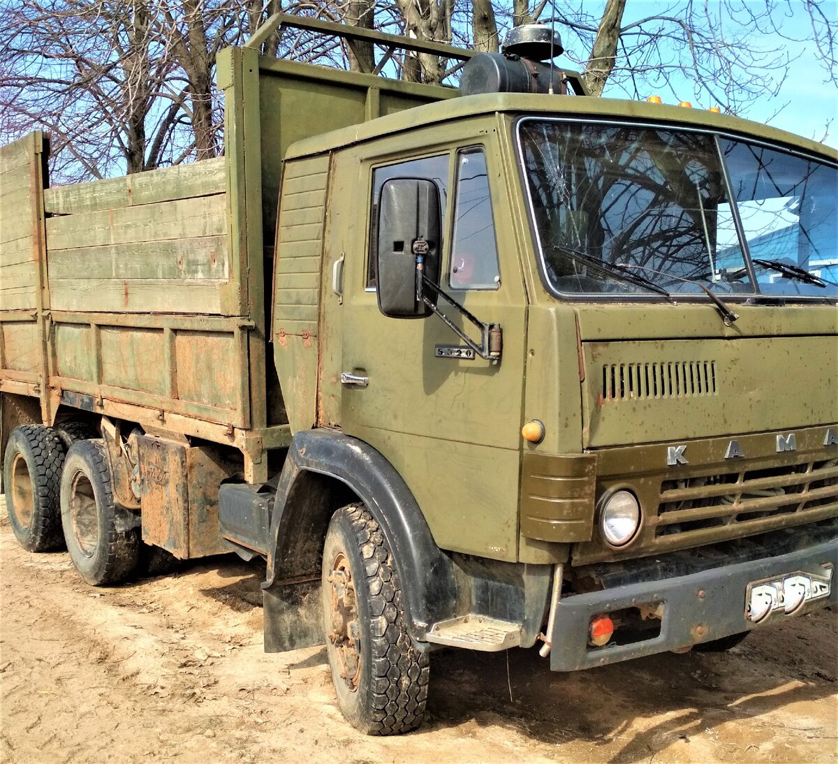 Зимой, перед запуском автомобиля КАМАЗ-5320 водители отливали АКБ кипятком  и это помогало лучше, чем включение дальнего света | Авторемонт и техника |  Дзен