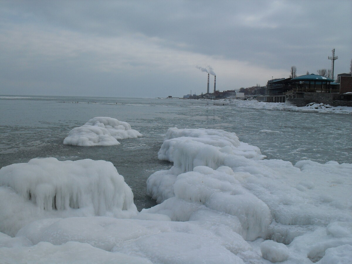 Замерзшее каспийское море