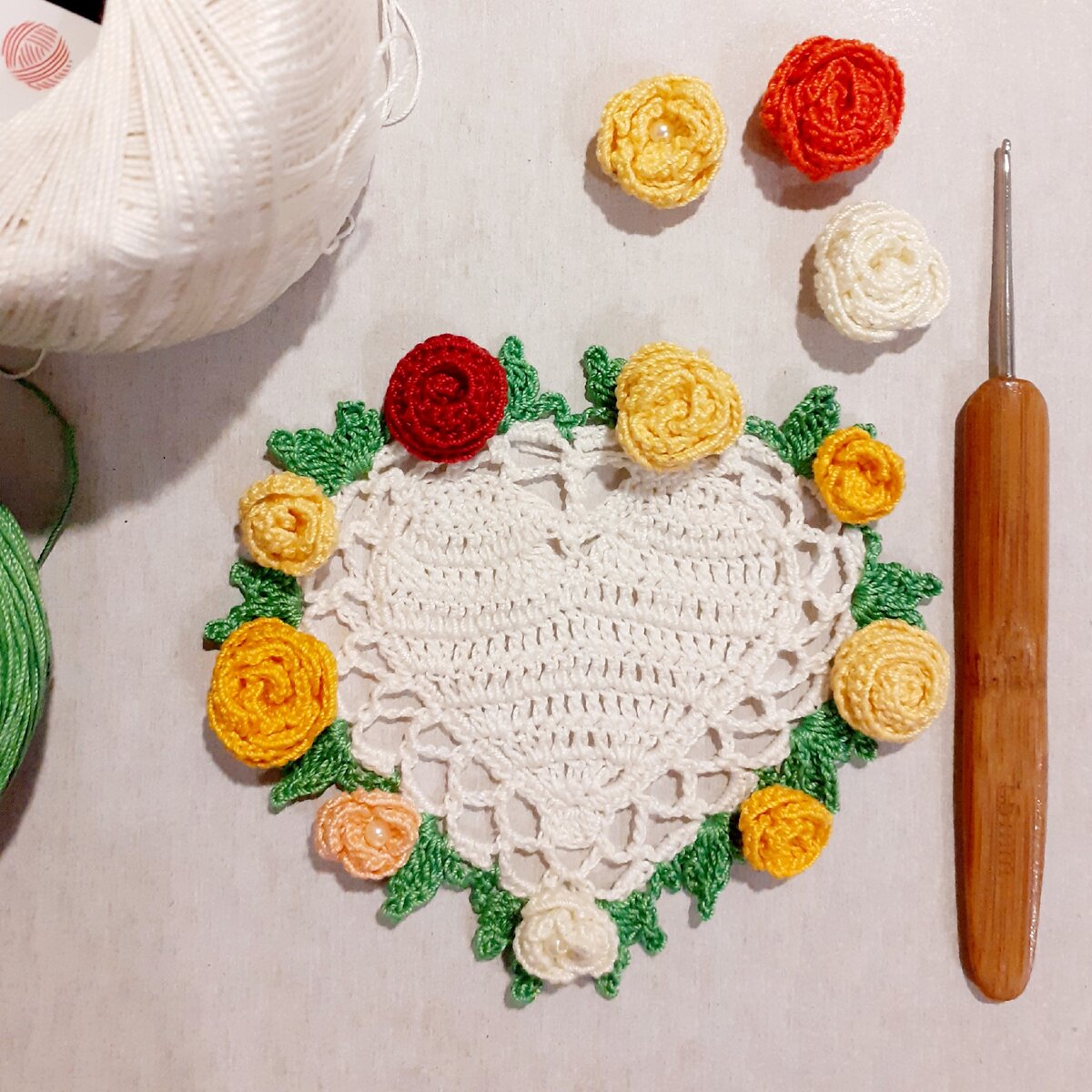 Моя последняя валентинка. Очень простая в исполнении салфеточка, идея японских вязальщиц... 