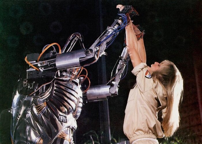 Робот и Алекс (Ф. Фосетт).