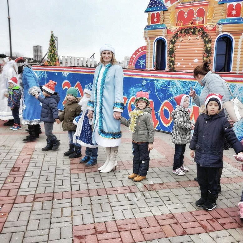 На городском мероприятии в качестве Снегурочки