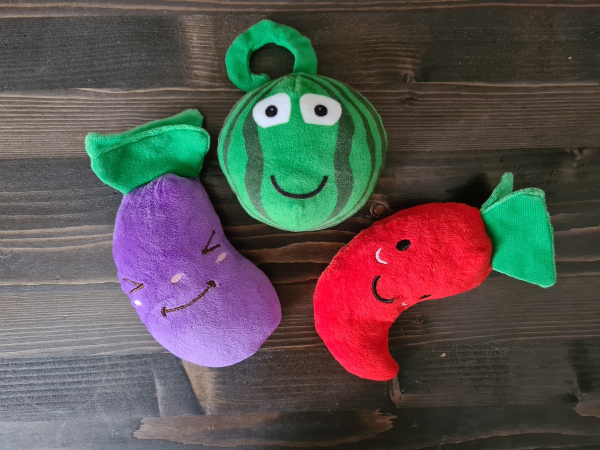 Серия игрушек "Мягкие овощи" из магазина "Магнит-Косметик"