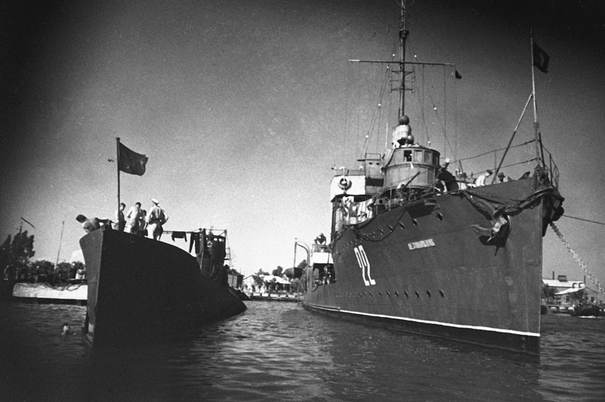 Подводная лодка «Л-4» и эсминец «Незаможник»