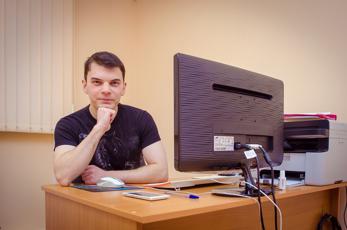 Сергей Ямшинин в офисе. Октябрь, 2015 год