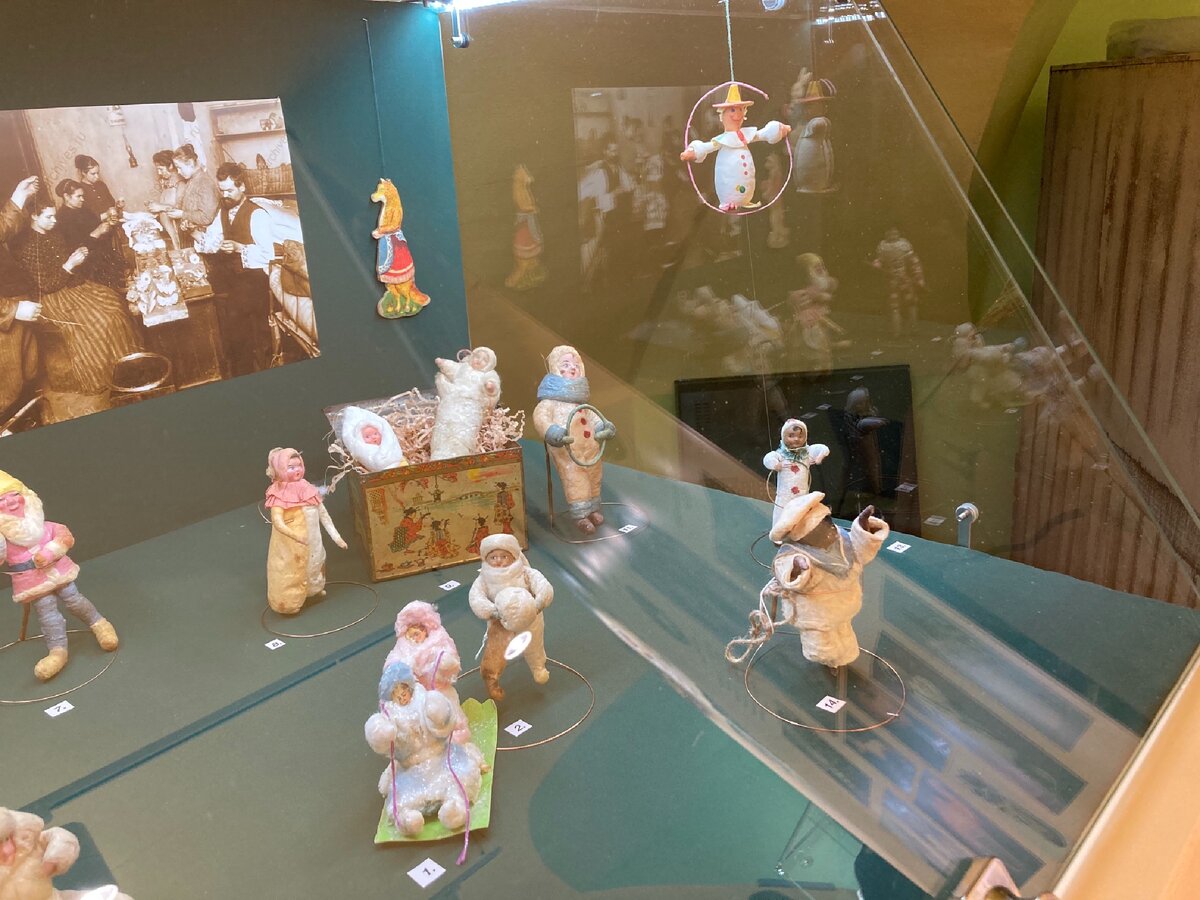 Стекло дает блики, но даже такая некачественная фотография, надеюсь, убедит вас приехать в музей и посмотреть самим. Фото Александры Кудрявцевой