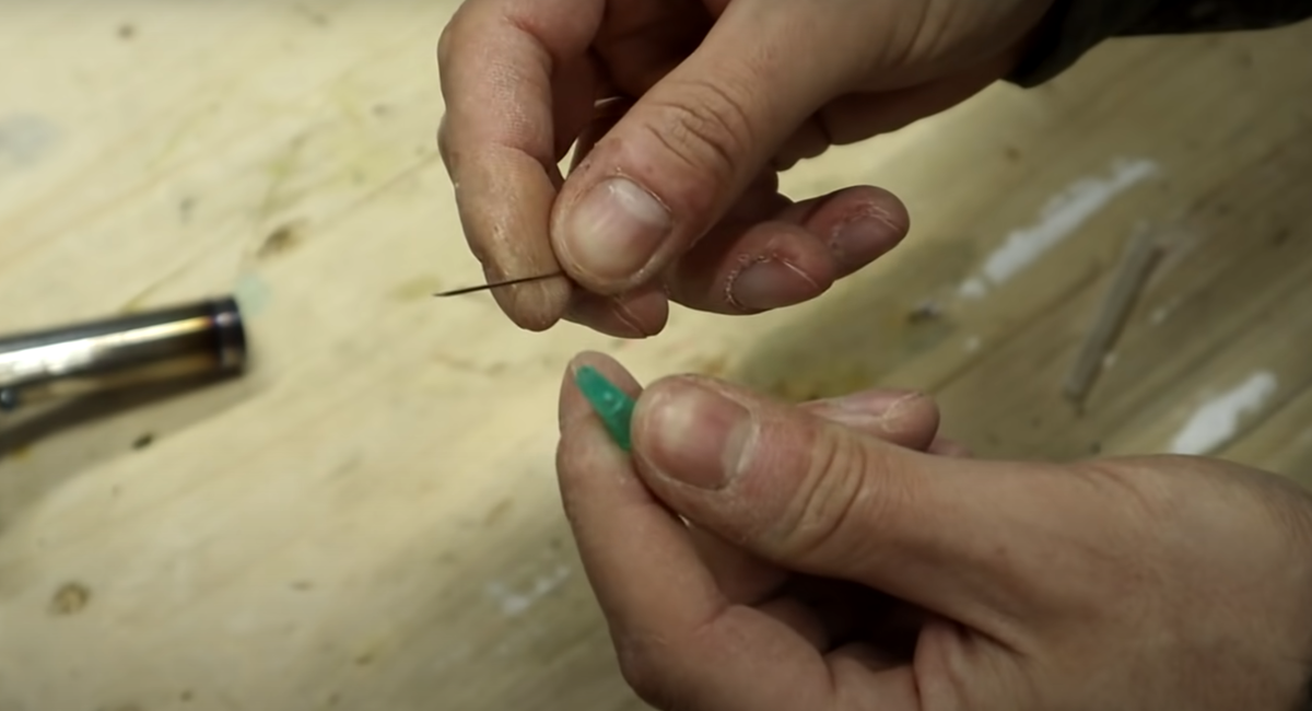 Извлек иглу из посадочной части