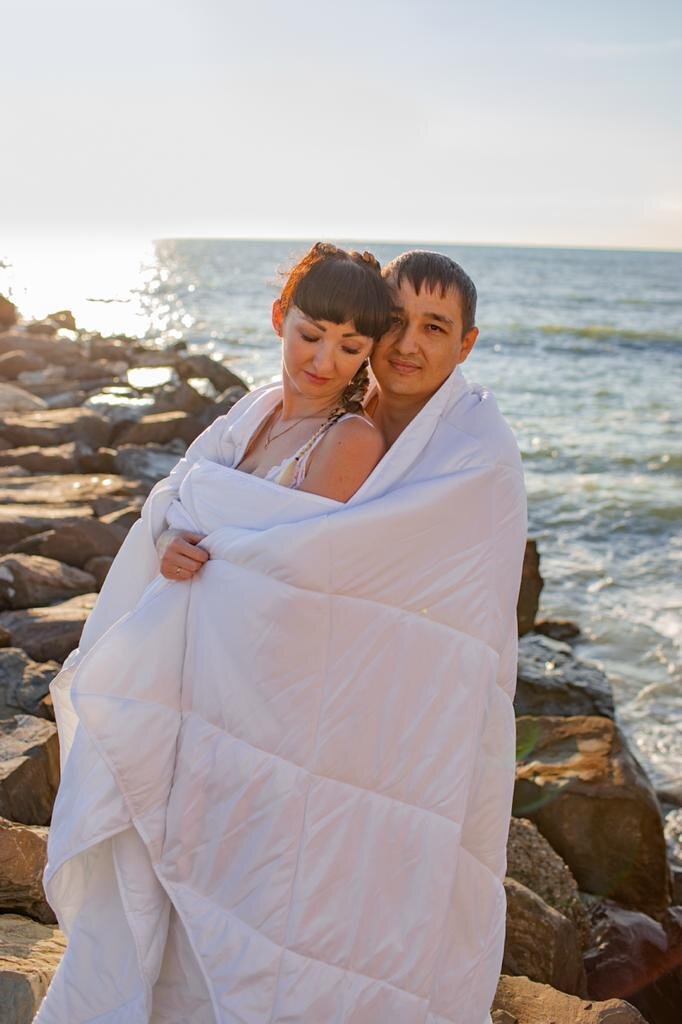 Если муж, это глава, то жена, это шея.