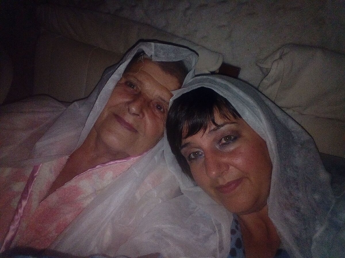 Автор с мамой в соляной пещере Абазинского санатория