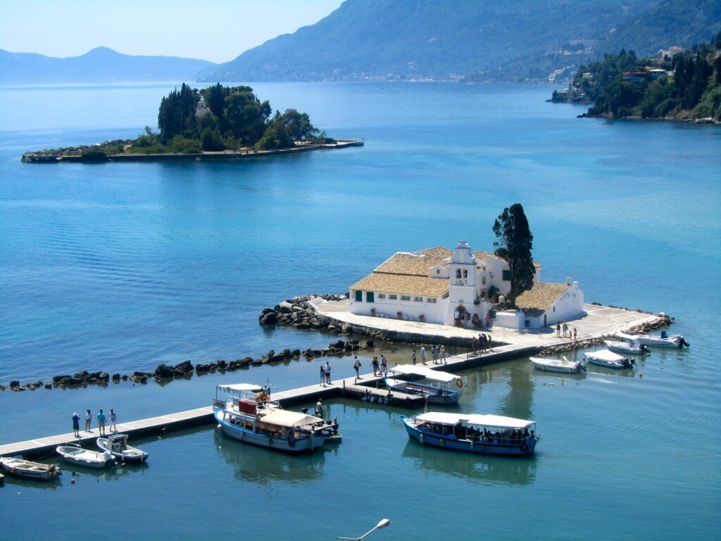 Источник: https://www.tripadvisor.ru/Attraction_Review-g189458-d6979708-Reviews-Vlacherna_Monastery-Corfu_Ionian_Islands.html