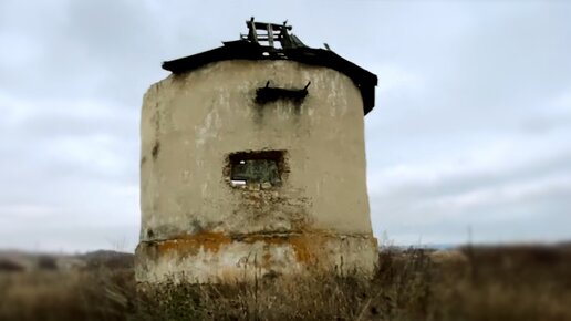 Наткнулся на заброшенное строение, цилиндрической формы. Назначение мне не понятно.