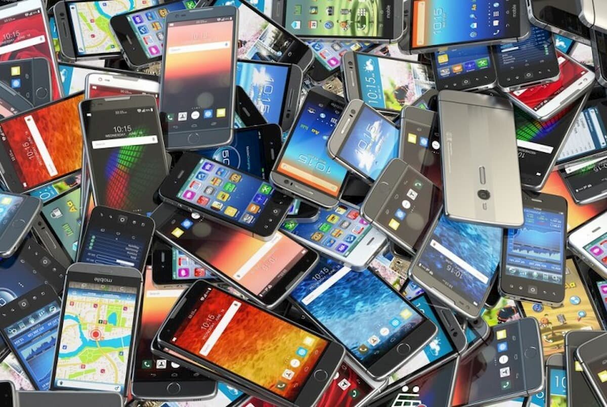 Бюджетные смартфоны 2021. Лучшие б у смартфоны. Смартфоны будущего 2030. Подбор смартфона. Китайский смартфон копия ай.