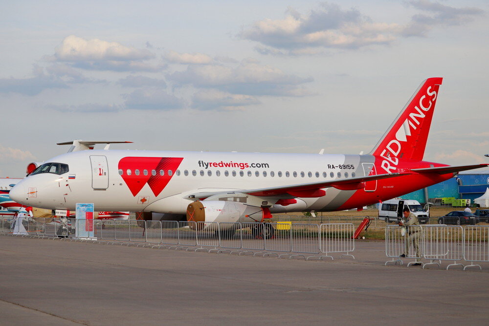 Суперджет авиакомпании Ред Вингс на авиасалоне МАКС-2021