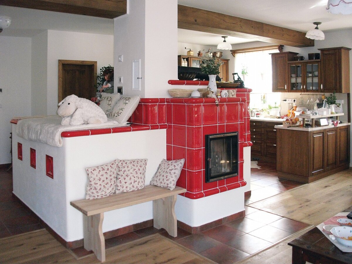 Интерьер кухни с печкой в деревянном доме (54 фото)