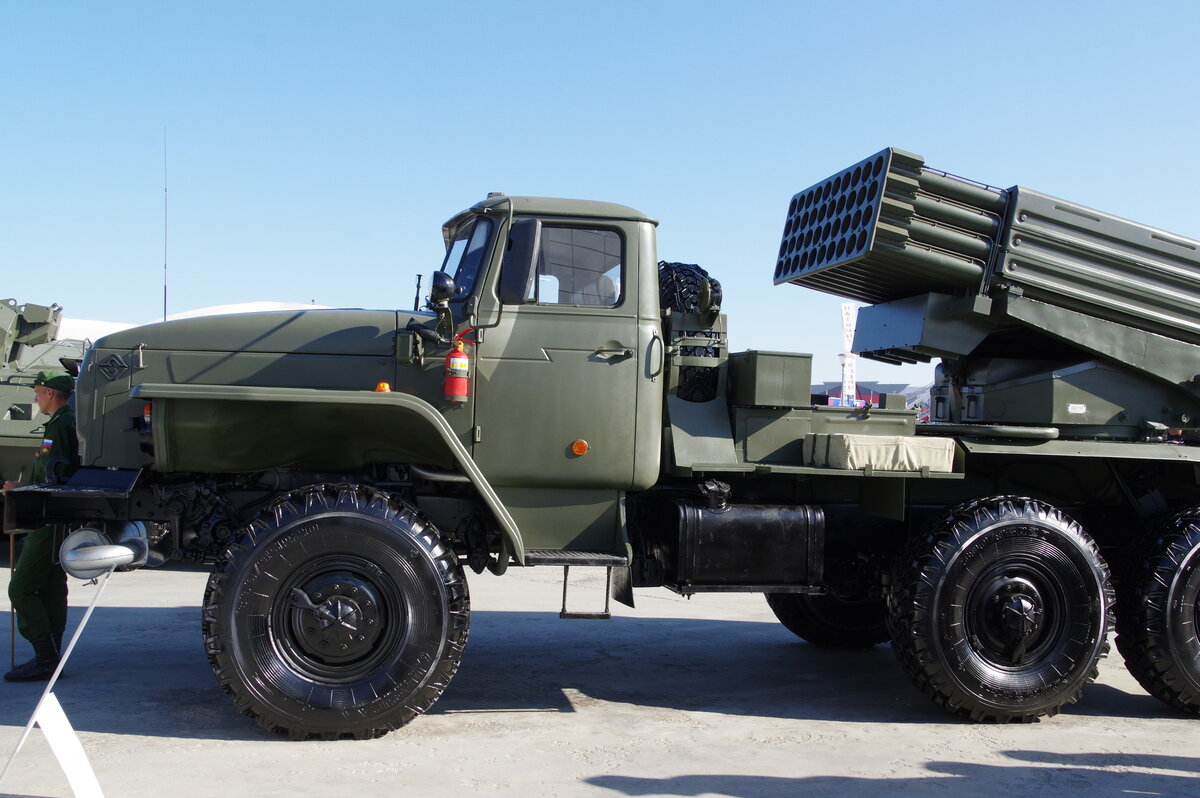 Бм-30 смерч 9к58. Рсзо 9к51м «торнадо-г». Бм-21 град. Торнадо рсзо 300мм. Рсзо 300 торнадо.