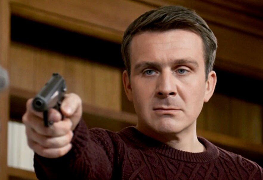 Кадр из сериала главный герой Павел Семёнов - актёр Антон Васильев