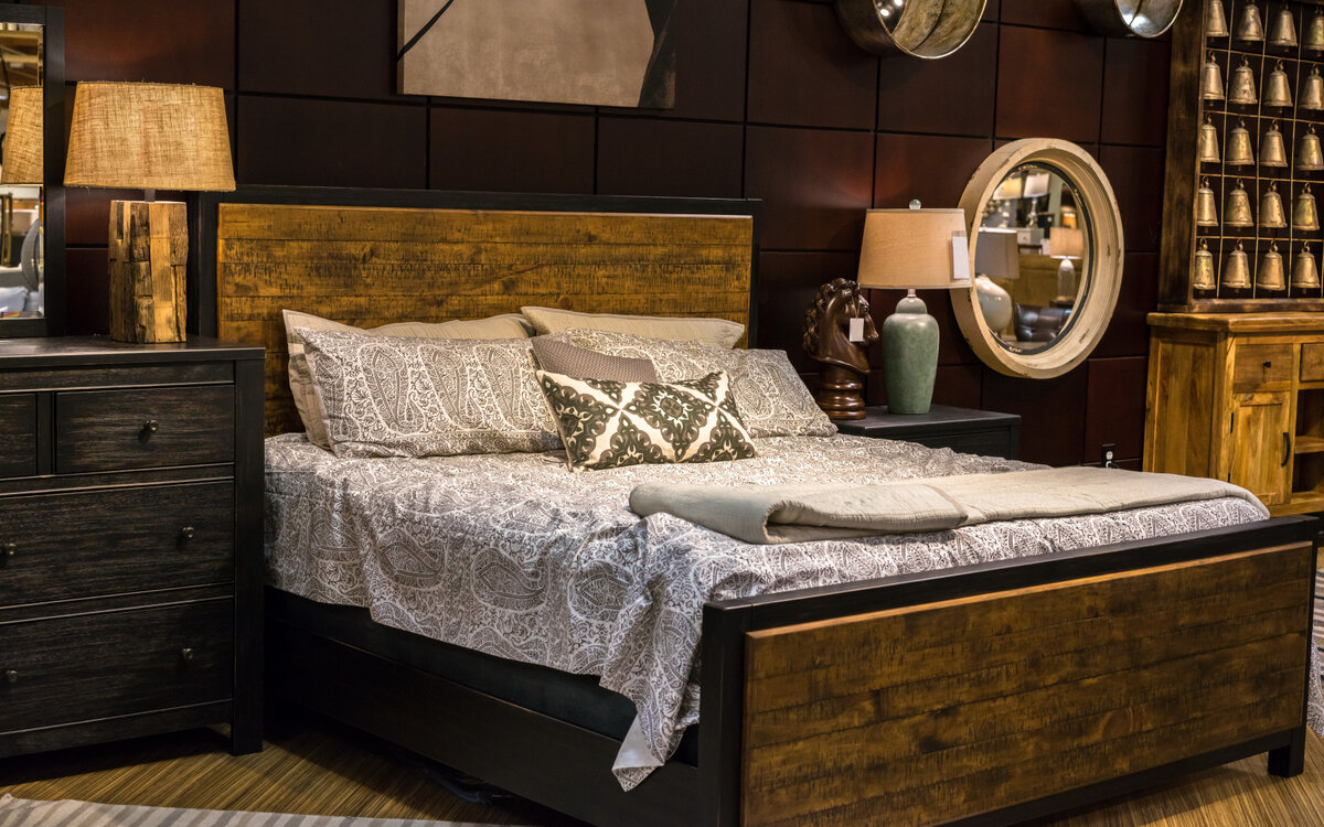 Ночники — далеко не единственные приборы, которые подключаются к розетки близ кровати.