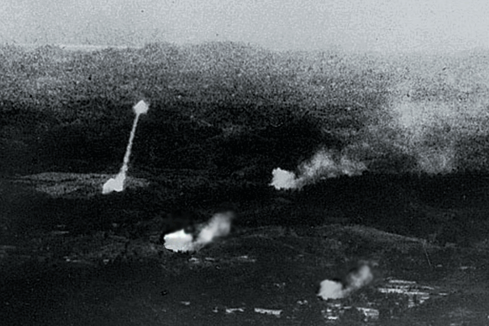 Пример разницы в картине окружающего пространства, видимых для ИК или УФ-сенсора.