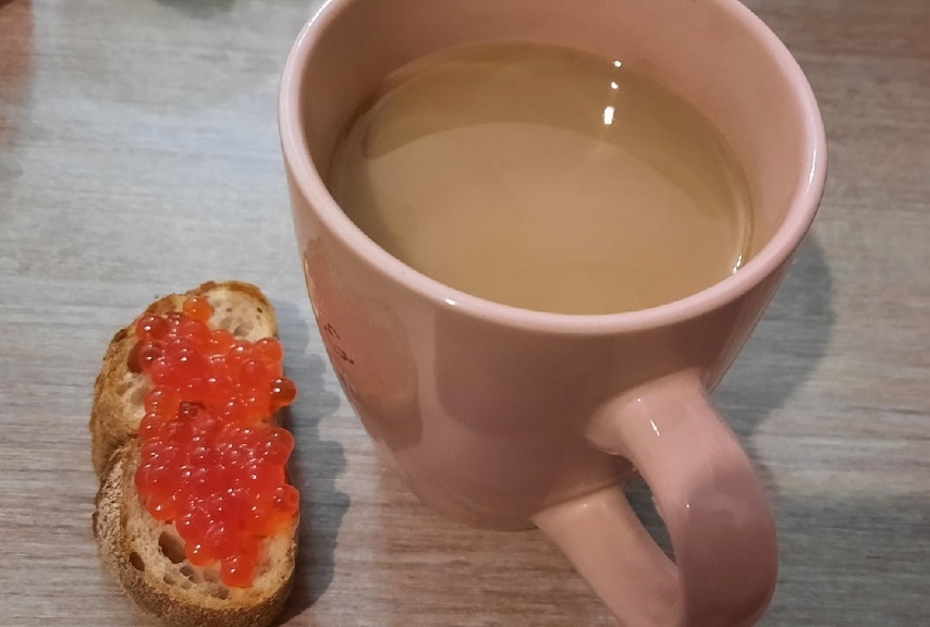 Бутерброд и напиток. 