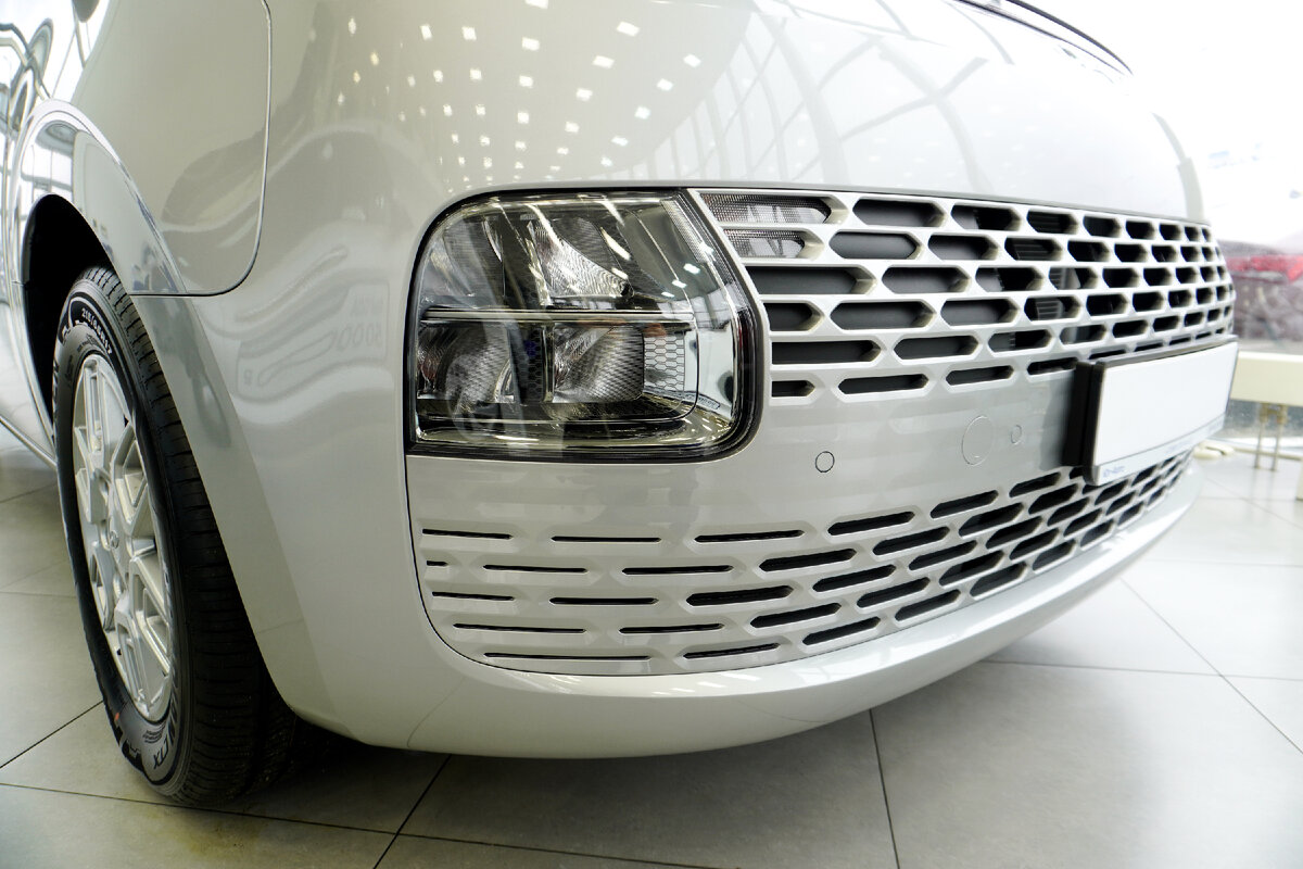 Фото переднего бампера Hyundai Staria 