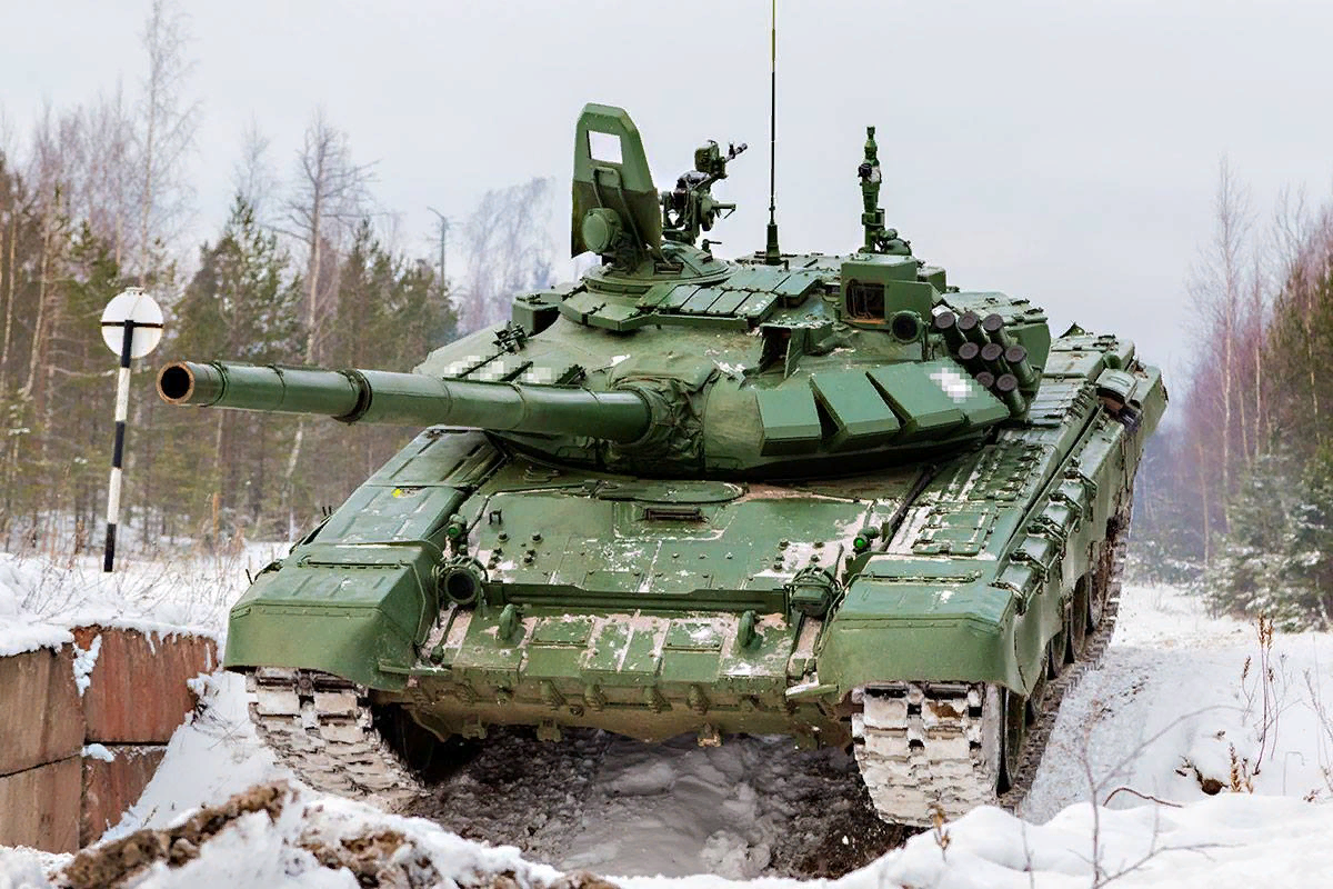 Т-72Б с универсальной ДЗ «Контакт-5».