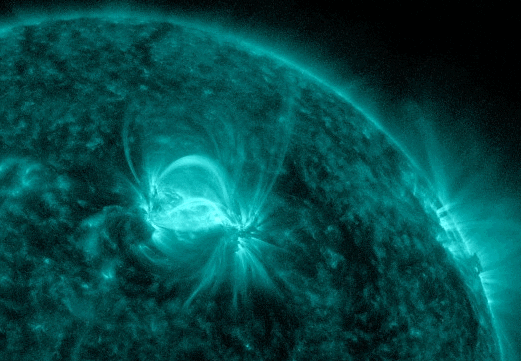 Вспышка M1.5 вечером 15 марта 2022  ( SDO) 